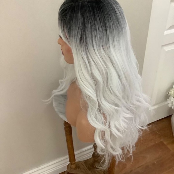 NEW Gorgeous Platinum wig, rooted - Picture 4 of 6